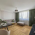 Apartment Bright House Cantemir Bucharest